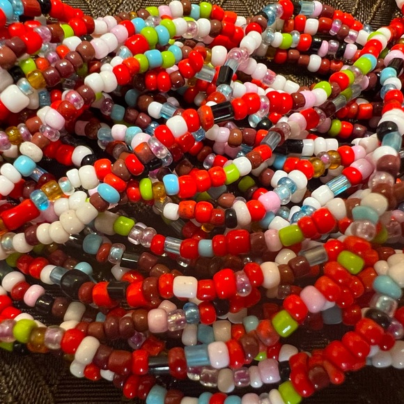 Beaded necklace - Picture 3 of 4